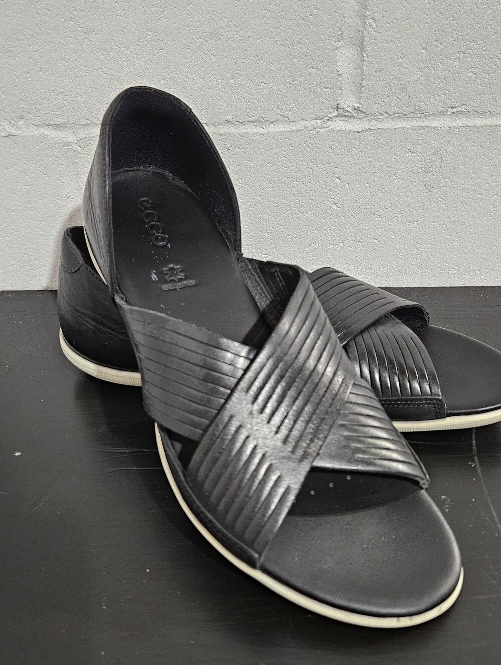 ECCO Black Leather Cross Strap Sandals Women's Comfort Slide Closed Heel Size 12